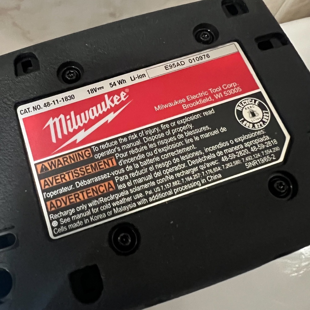 ❌SOLD❌ Milwaukee V18 Lithium-Ion Battery Charger (48-11-1830) - Picture 6 of 7